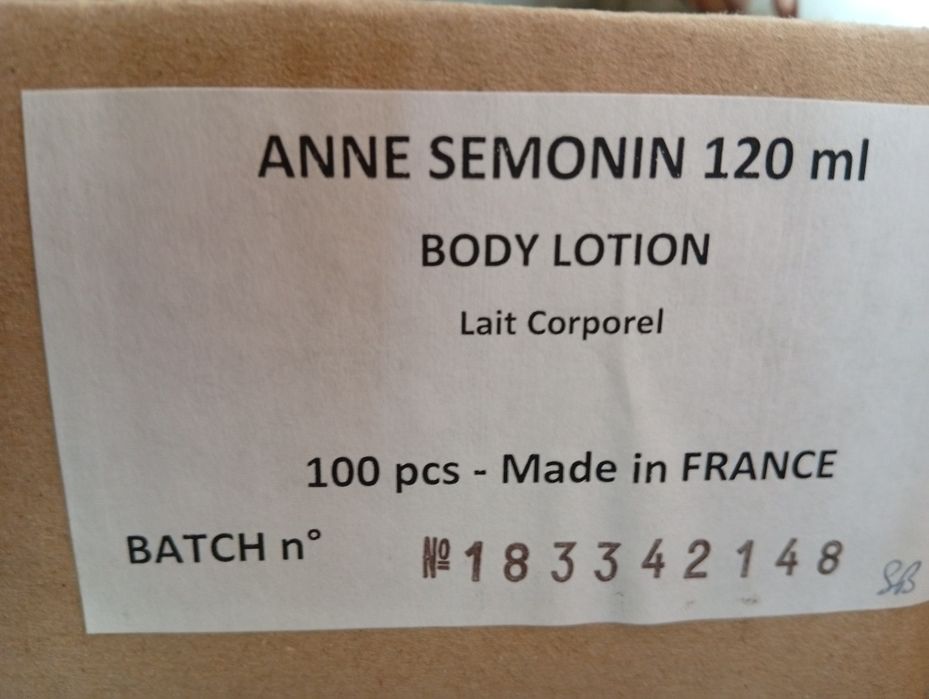 Продавам комплект на ANNE SEMONIN Франция