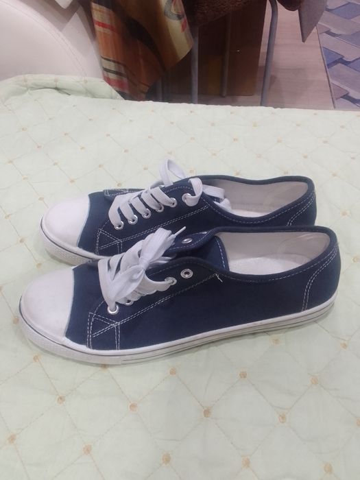 Продам кроссовки-кеды.2500