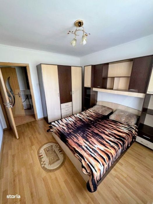 Apartament - 3 camere-  etaj intermediar, zona Lama
