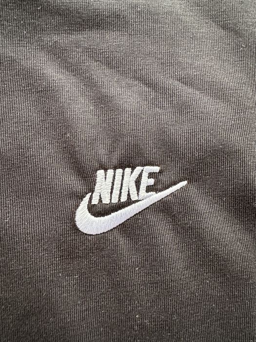 Мъжка,памучна,черна тениска Nike с бродирано лого и щампа на гърба