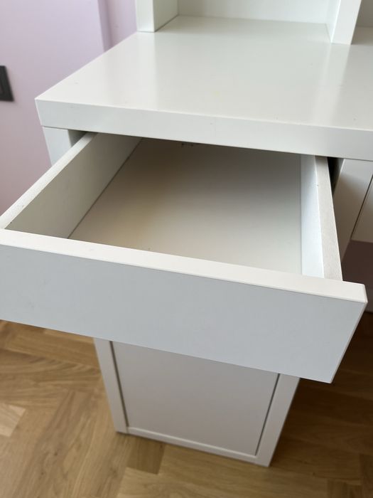 Бюро IKEA – използвано, запазено състояние