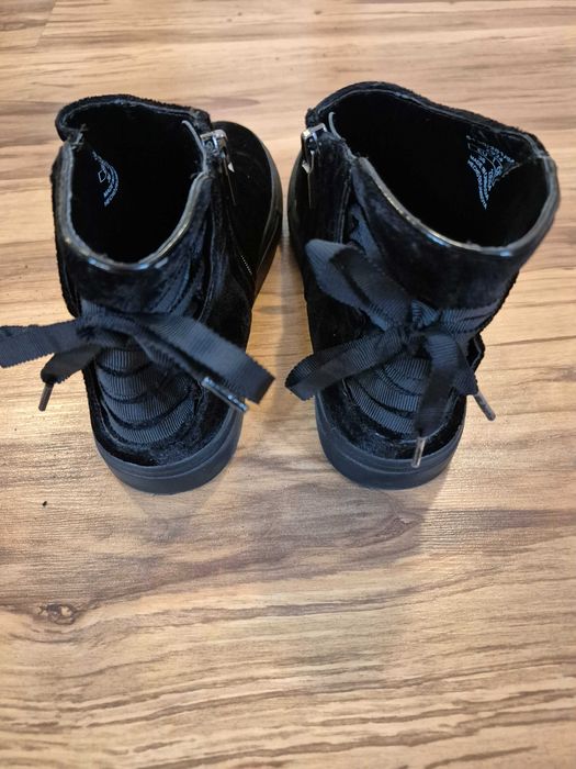 Ghete dama Zara marimea 36-5 lei transportul