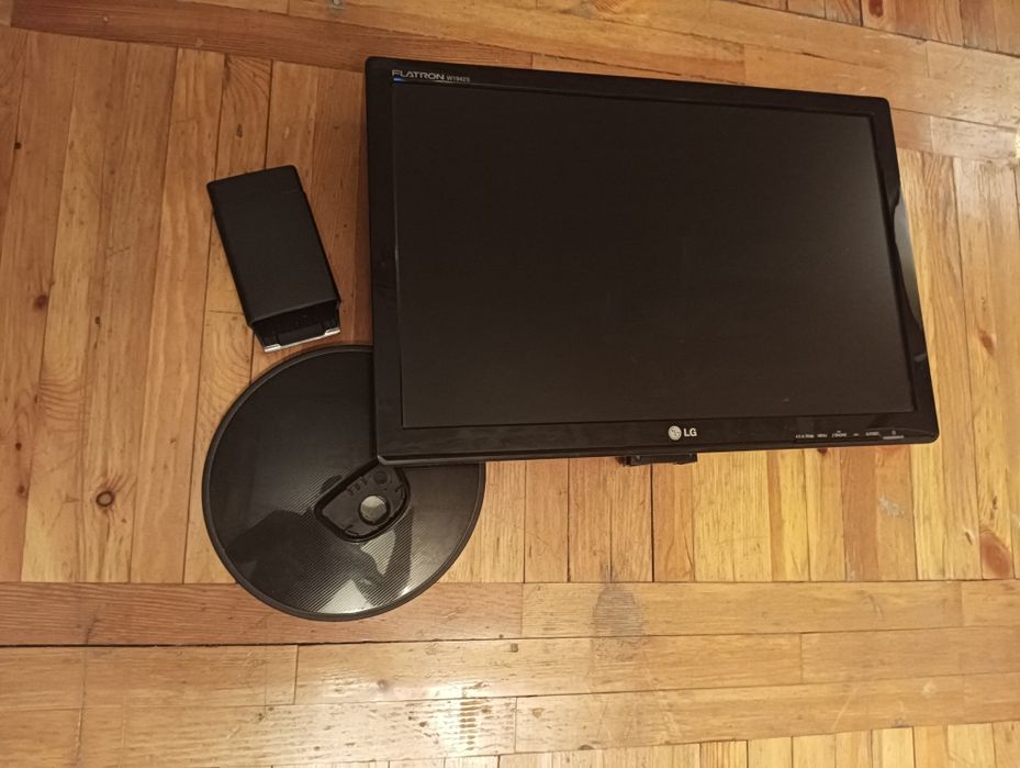 Продам на запчасти или под восстановление .