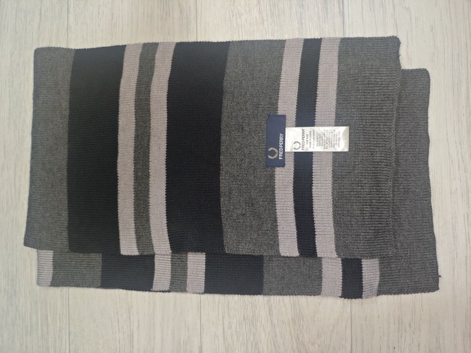 Оригинал Шарф Fred Perry в хорошем состоянии