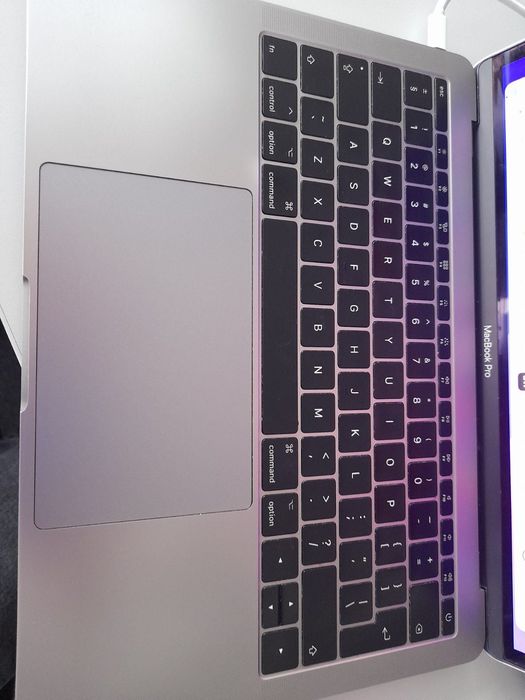 MacBook Pro (13,2017,Two Thunderbolt 3)/256GB SSD/16GB RAM/2,3 Ghz i5/