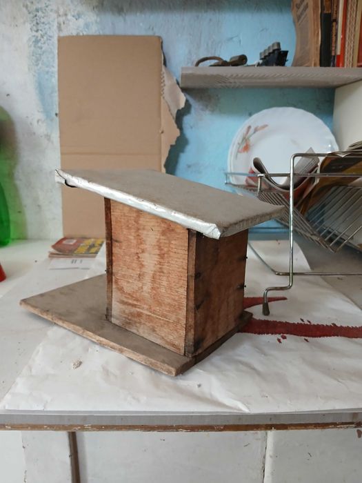 Продавам античнч къщичка за врабче