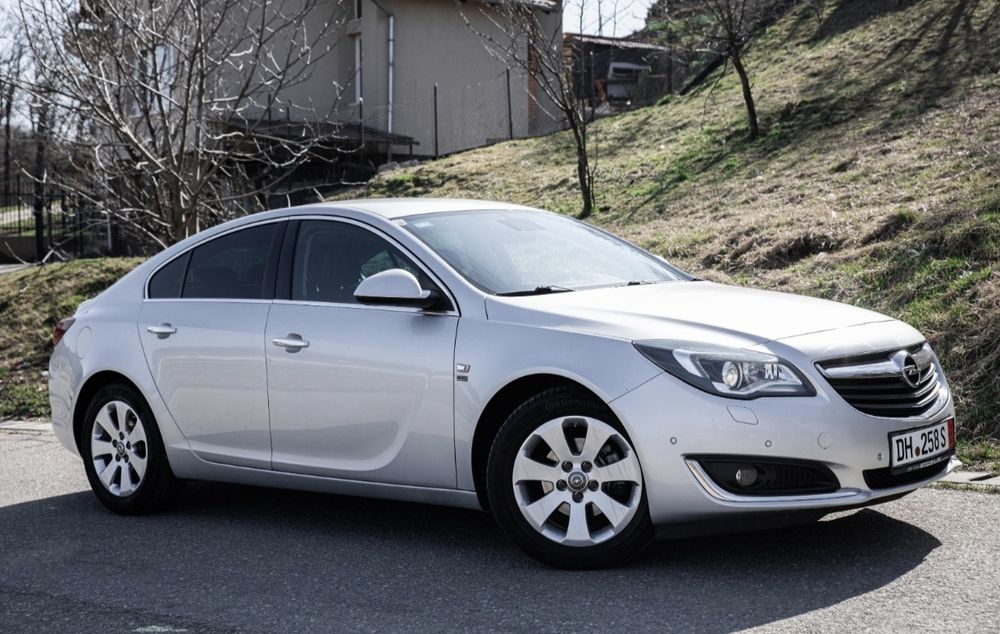 Opel Insignia. Nr rosii 90 zile . Cartea mașini efectuata