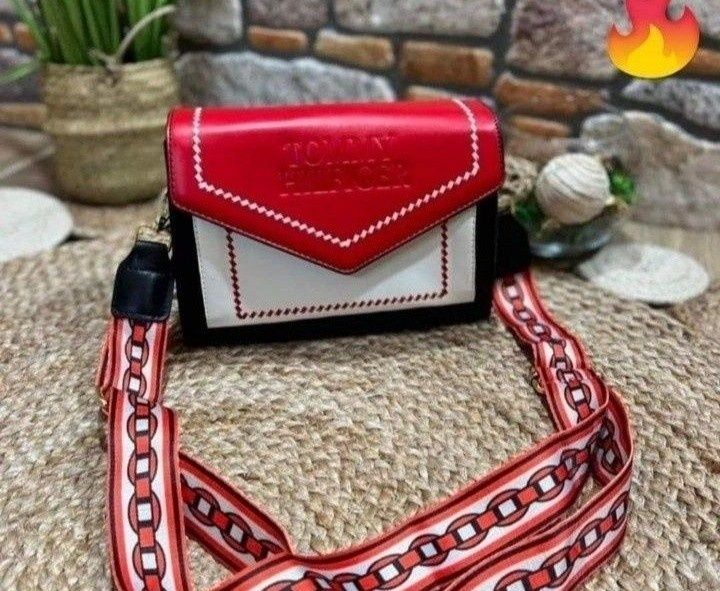 Geanta Tommy Hilfiger crossbody +portofel, saculet, etichetă