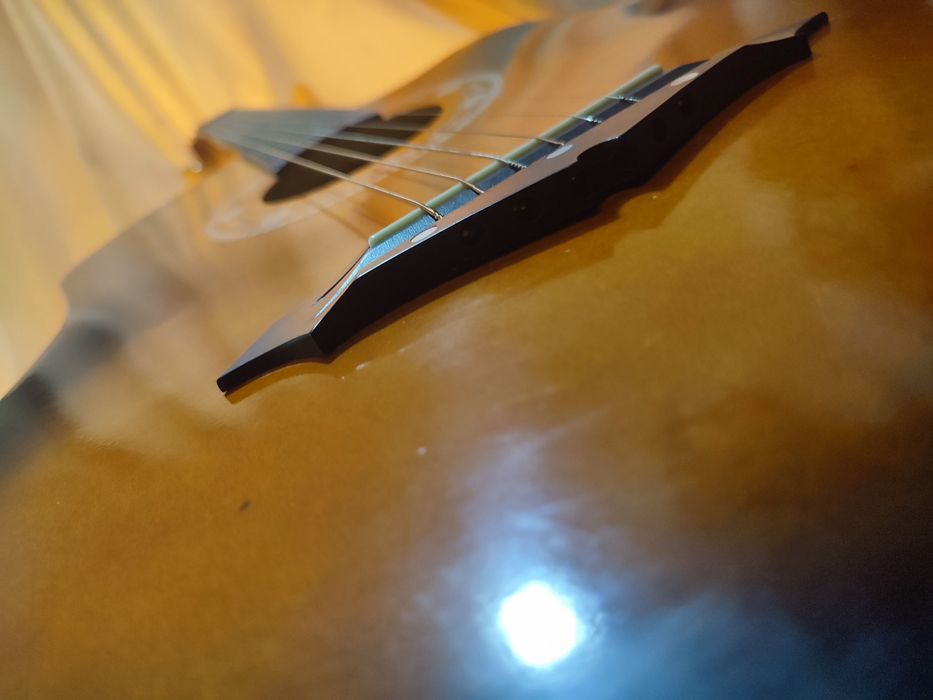 Yaxshi sifatli Gitara Sotiladi √