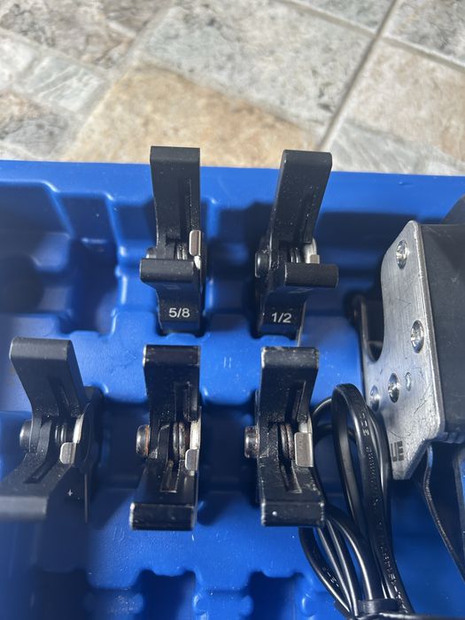 Dispozitiv profesional de sertizat Value