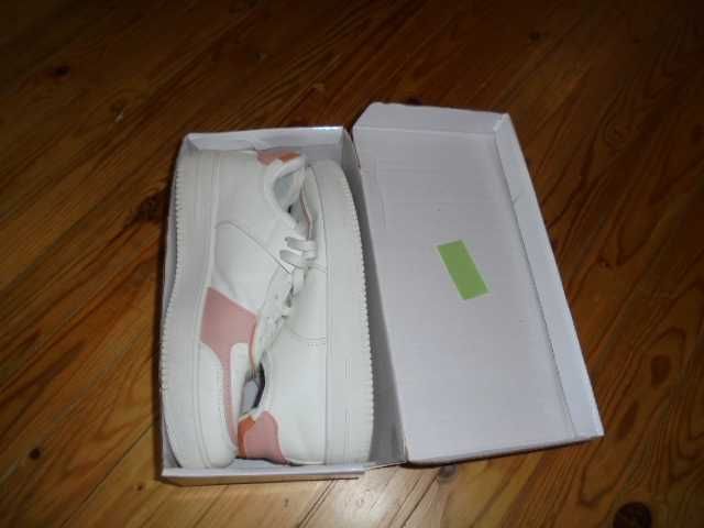 Бели кецове-номер 40