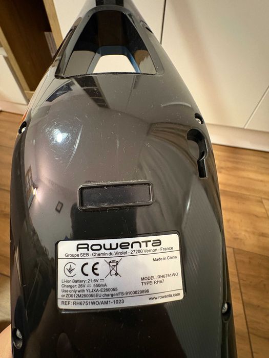 Aspirator vertical 2 în 1 Dual Force Cyclonic Rowenta, fara fir