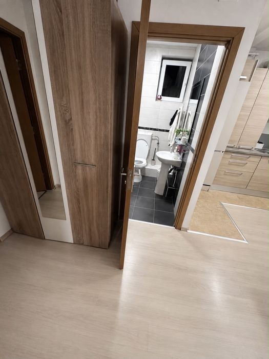 inchiriez mansarda luminoasa si moderna