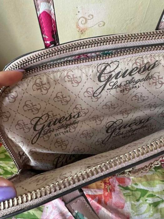 Дамска чанта Guess