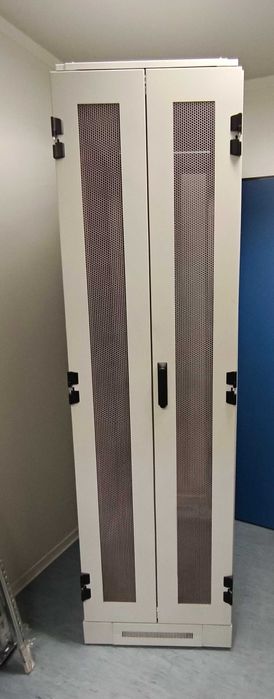 Серверный шкаф KNURR 41U 600x900x2100мм Б/У
