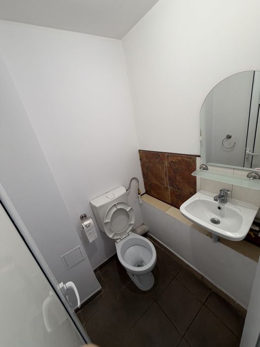 Spatiu comercial de inchiriat 24mp utili stradal Strada Paltinis. 450€ Neg.