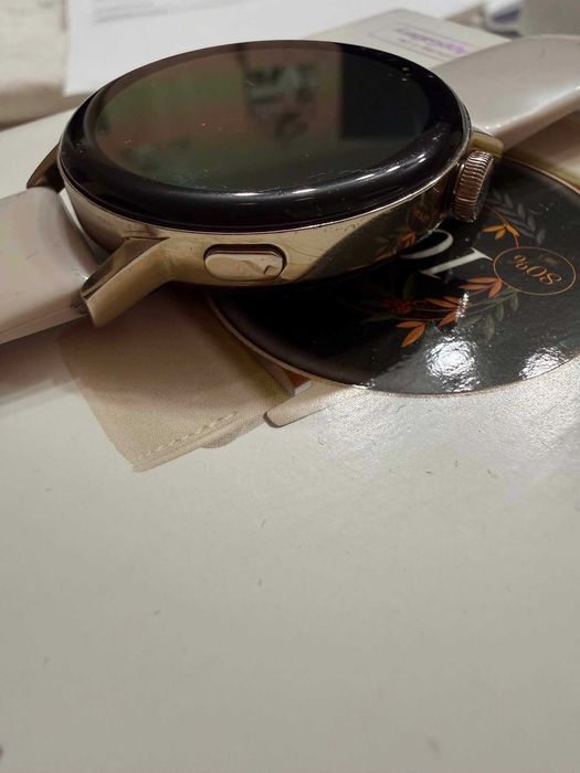Huawei Watch GT 3 42mm с оригинална кутия, зарядно и каишка