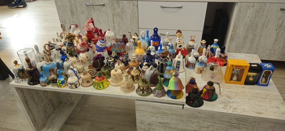 Vand colectie de clopotei englezesti+turistici din bronz,alama. 8 poze