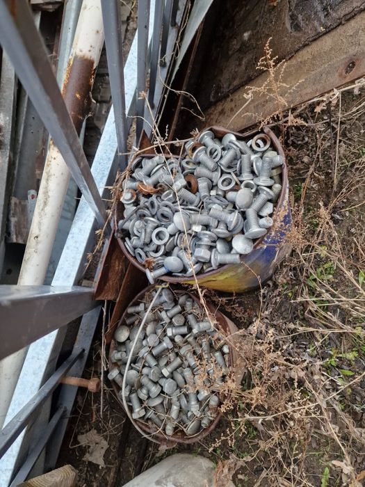 Срочно Продам болты.