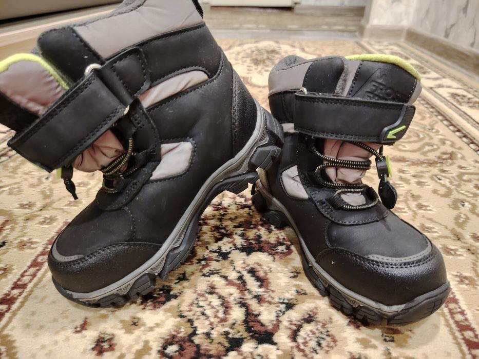 Продам детские зимние ботинки