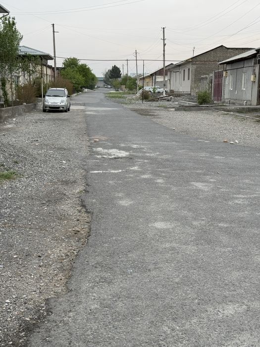 Янги иморат сотилади 3 сотикга якин 4 уй 2 та санузел битта хол подвал