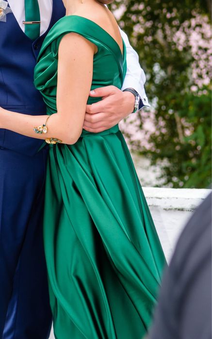 Официална зелена рокля