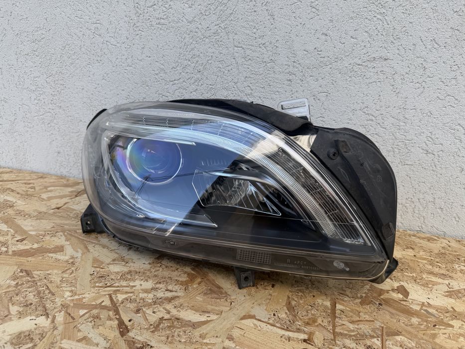 Far dreapta Mercesss ML W166  Xenon + LED ILS Original Europa
