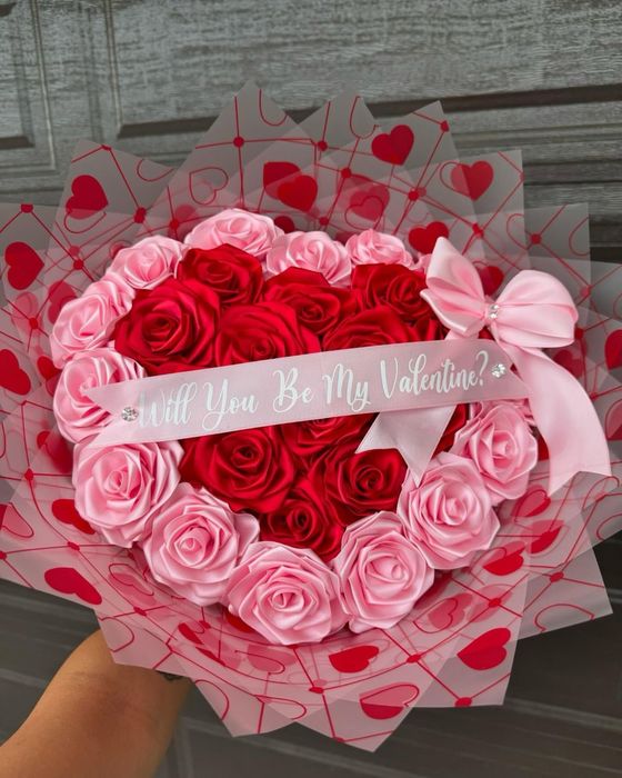 Buchete de trandafiri din satin