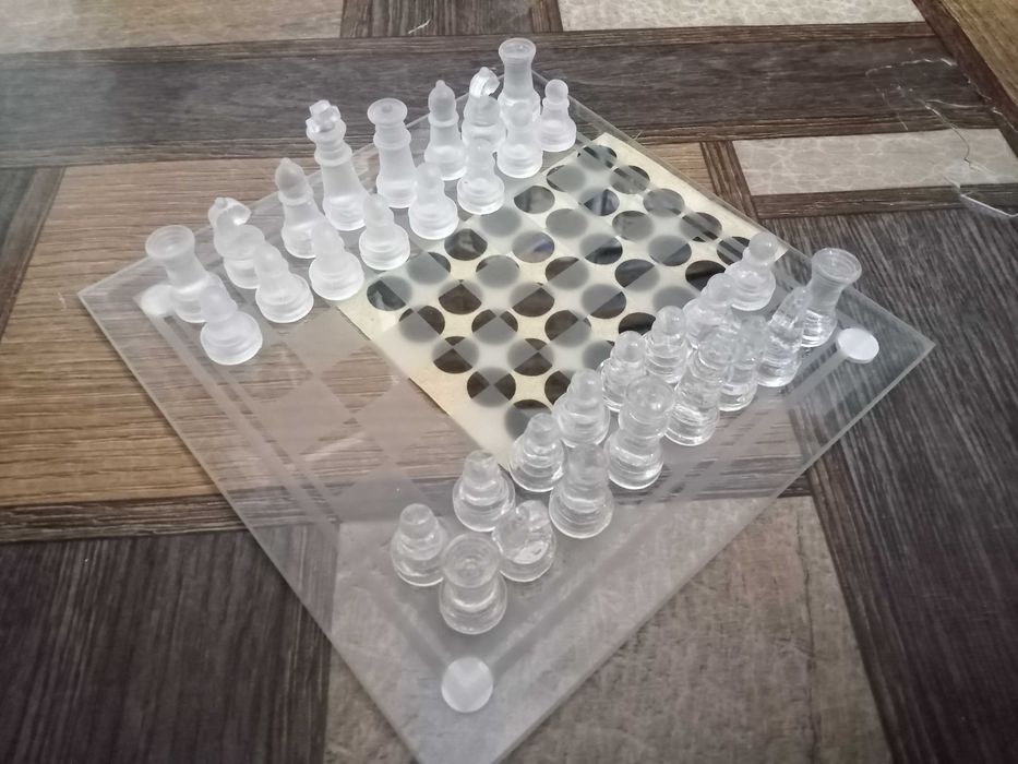 Продаются Стеклянные Шахматы