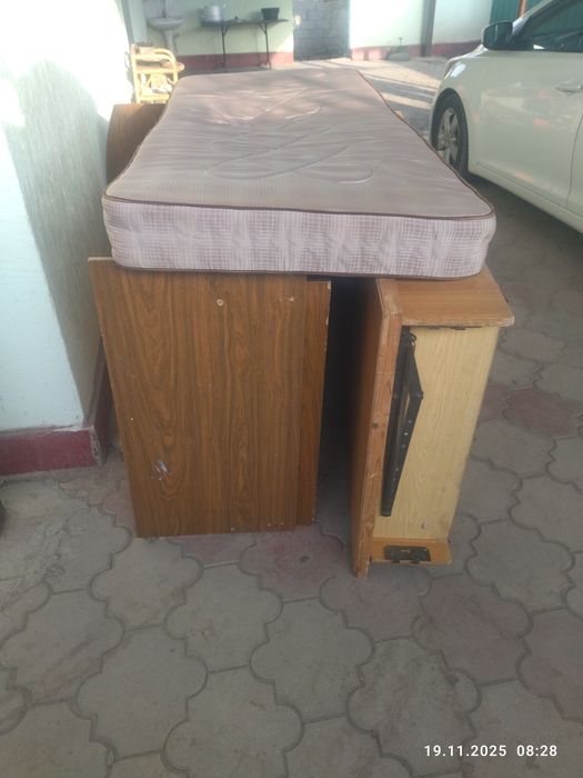 Кровати две с матрасами