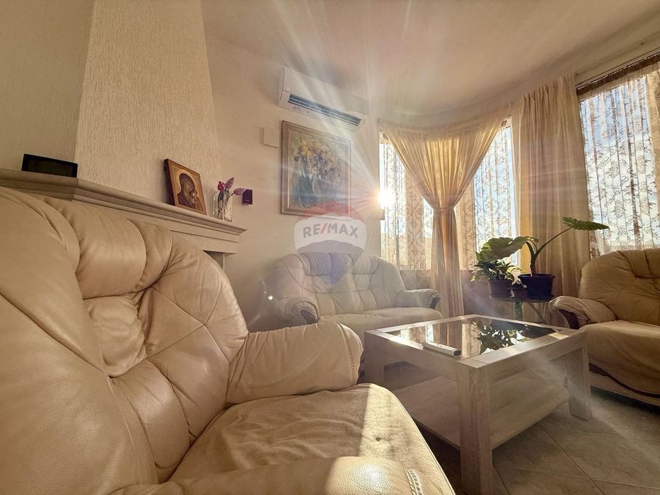 Къща с четири спални и планинска гледка за продажба, Балчик, Я.И.