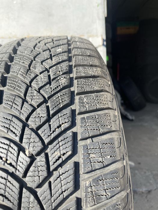 4 бр. зимни гуми 215/65/16 GoodYear 7-7,5 mm DOT 2618