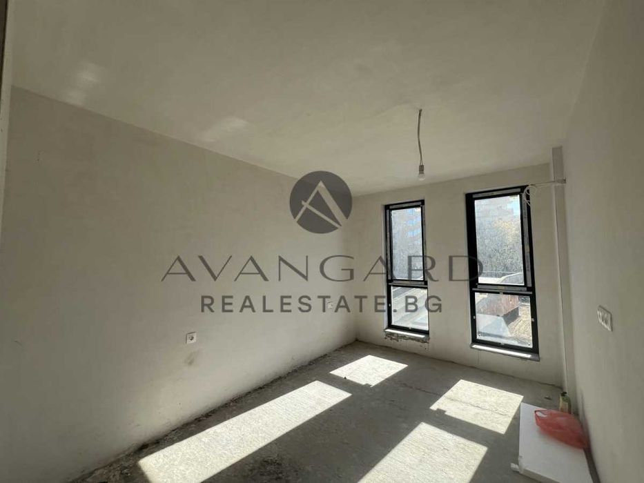 Продава се Тристаен апартамент в Пловдив, Кършияка - 110 кв.м за 770 €/кв.м - Снимка #2