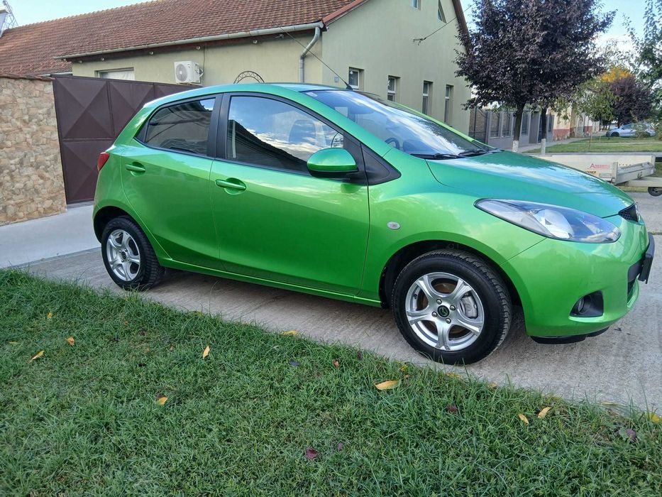 Mazda 2  1.3 benzina 80 c.p. 2011