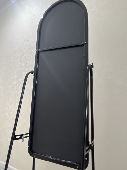 Зеркало с колесками