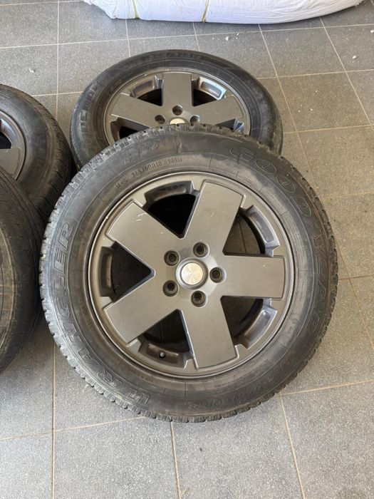 Jante Jeep R18.