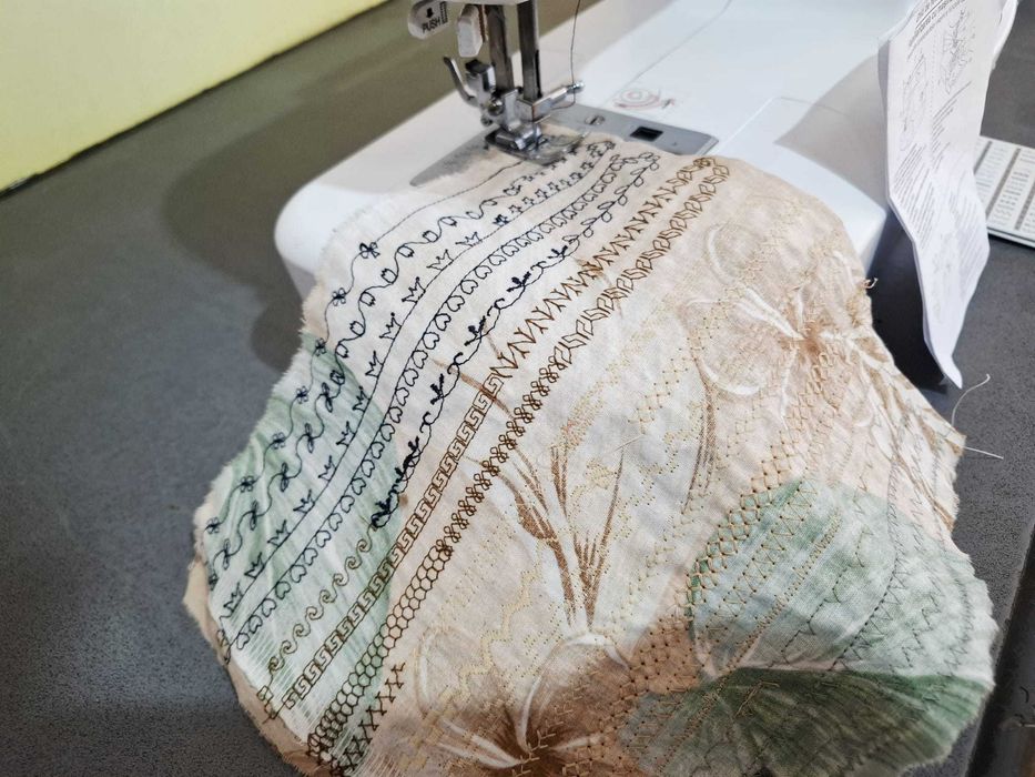 Masina de cusut Carina Diamond cu 97 modele de coasere