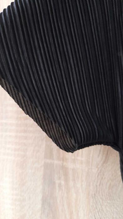 Vand rochie marimea M/38! Model fara tiv cusut.Detalii in privat!