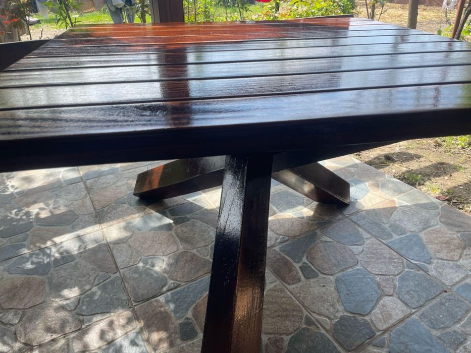 Vand doua masute pentru terasa si camera