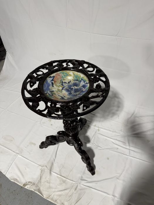 Suport decorativ din lemn sculptat manual in stil victorian