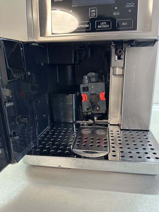Vand espresor Delonghi PrimaDonna Avant