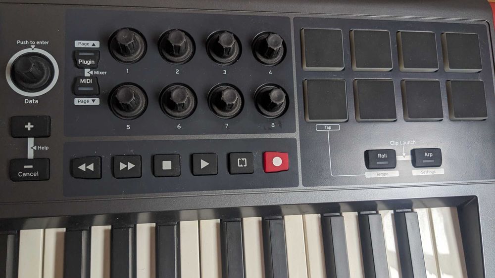 Controller MIDI Novation Impulse 25  Aftertouch, arpeggiator, velocity