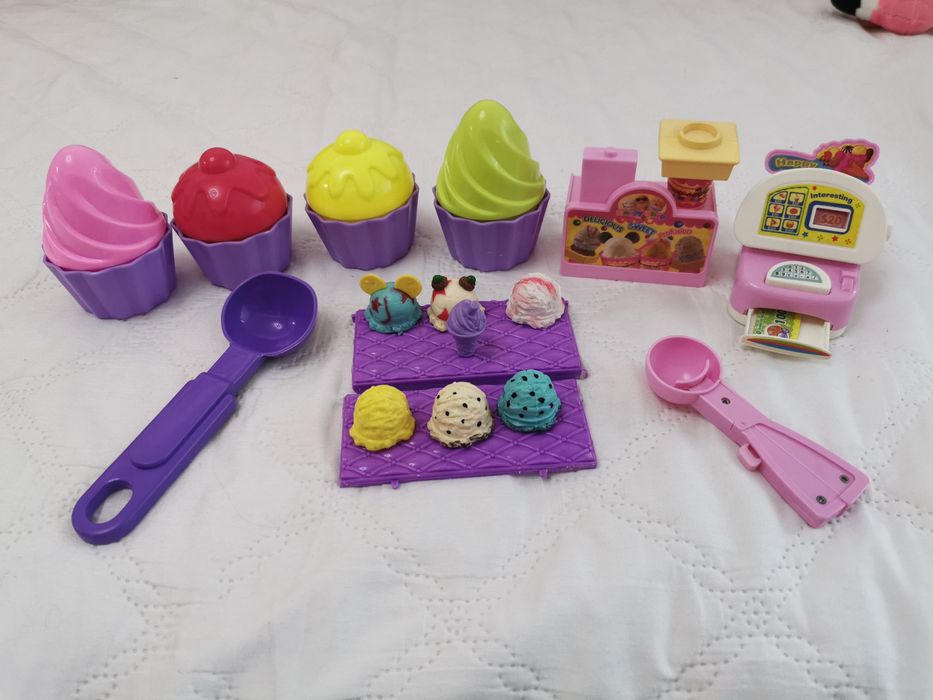 Set inghetata cu casa de marcat, dulap si accesorii