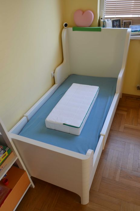 Детско разтегателно легло BUSUNGE - IKEA, 90x138 до 200 см, бяло.