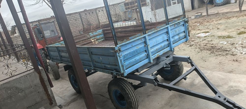 Traktor prseb sotiladi