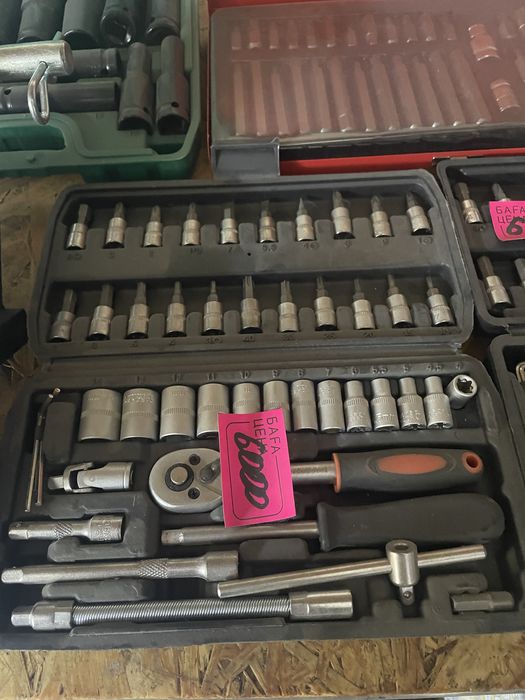 Наборы ключей и головок.