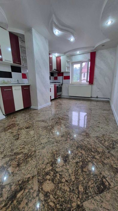 Apartament 3 camere decomandat in Onesti, zona Mall, etaj 2/4, 80mp.