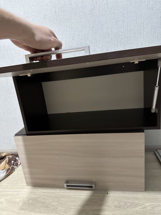 Продам навесные шкафчики