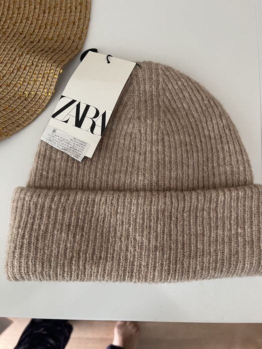 Шапки  женскме Zara