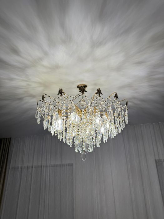 Люстра в гостиную очень красивая